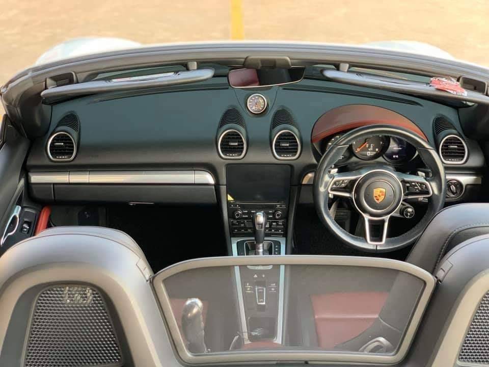 Porsche Boxster 718 ปี 2016