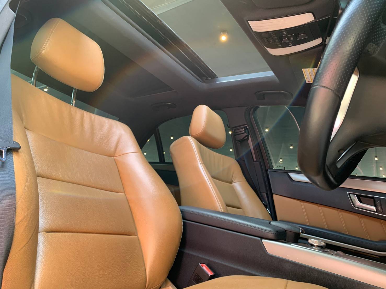 Mercedes Benz E200 CGI ปี 2012