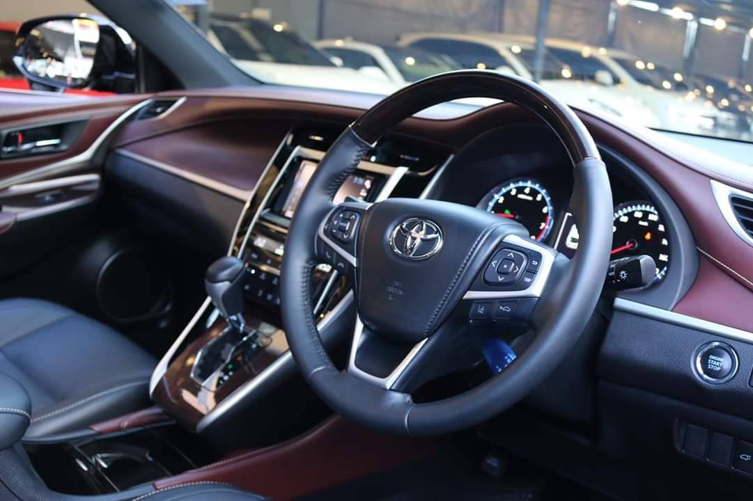 Toyota Harrier 2.0 Premium ปี 2015