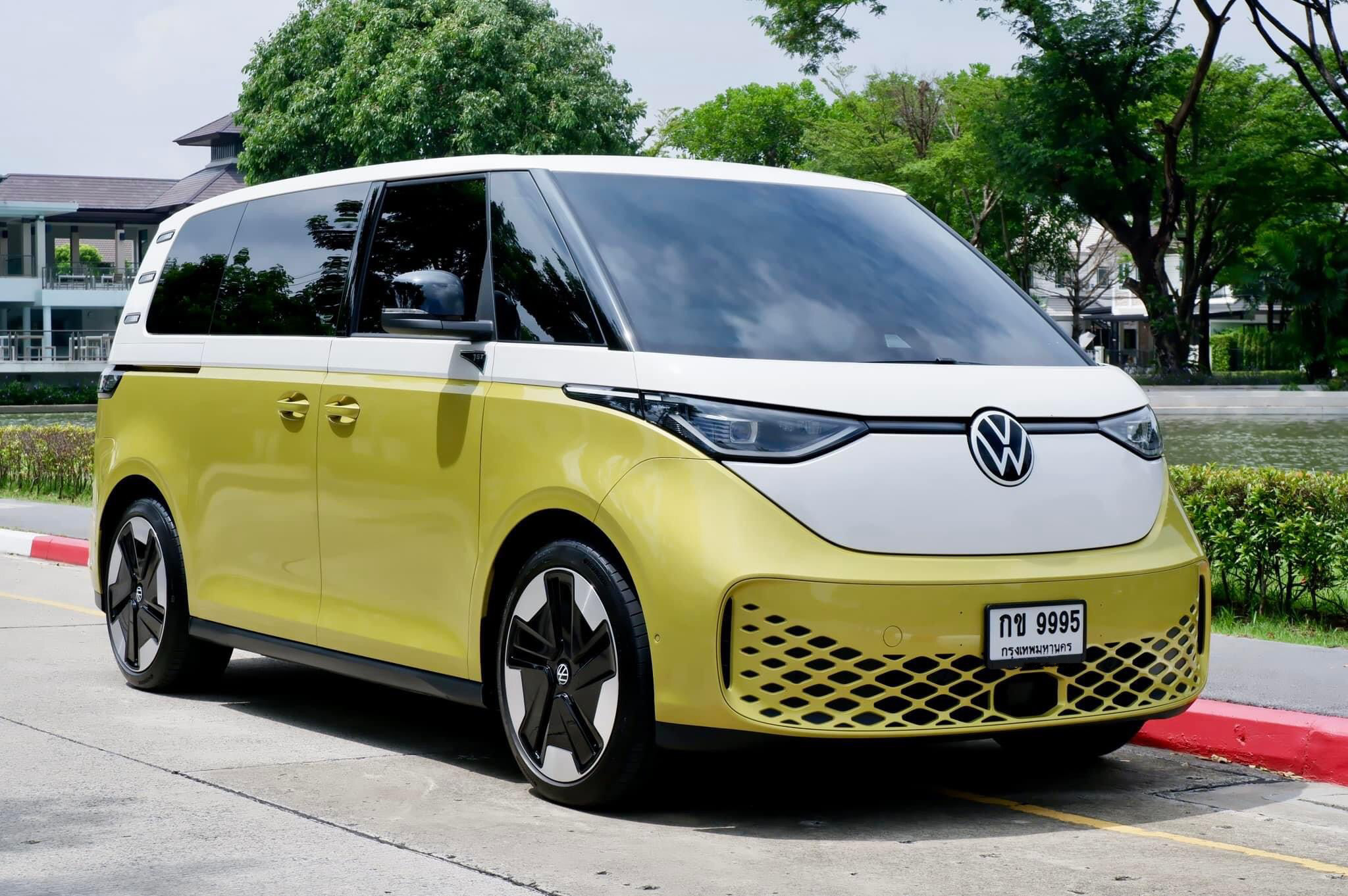 Volkswagen ID. Buzz รถตู้ไฟฟ้า 100% ปี 2023