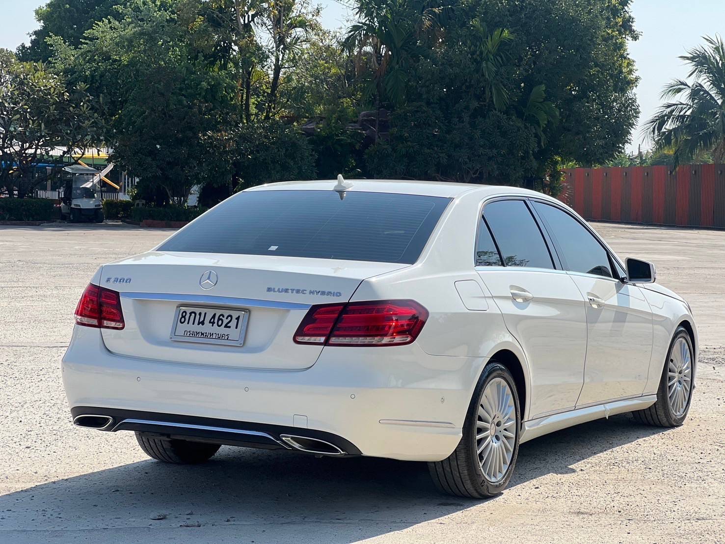 Mercedes Benz E300 Exclusive Bluetec Hybrid W212 ปี 2013
