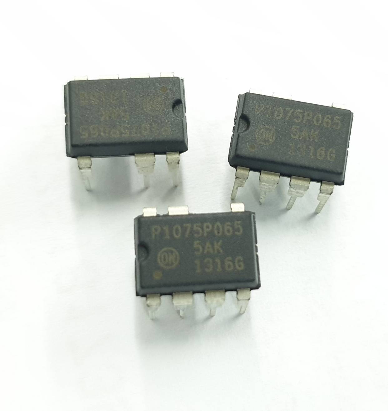 IC NCP1075P065