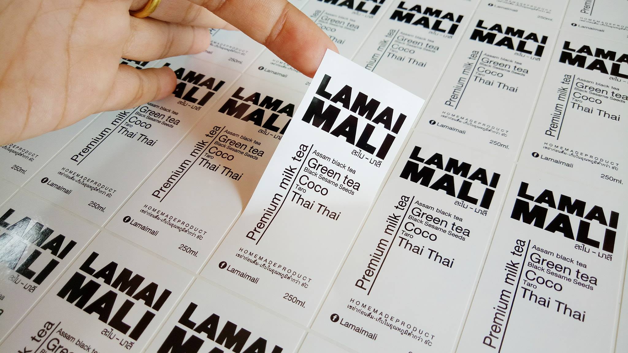 ฉลากสินค้าสติ๊กเกอร์พีวีซี (PVCขาว)