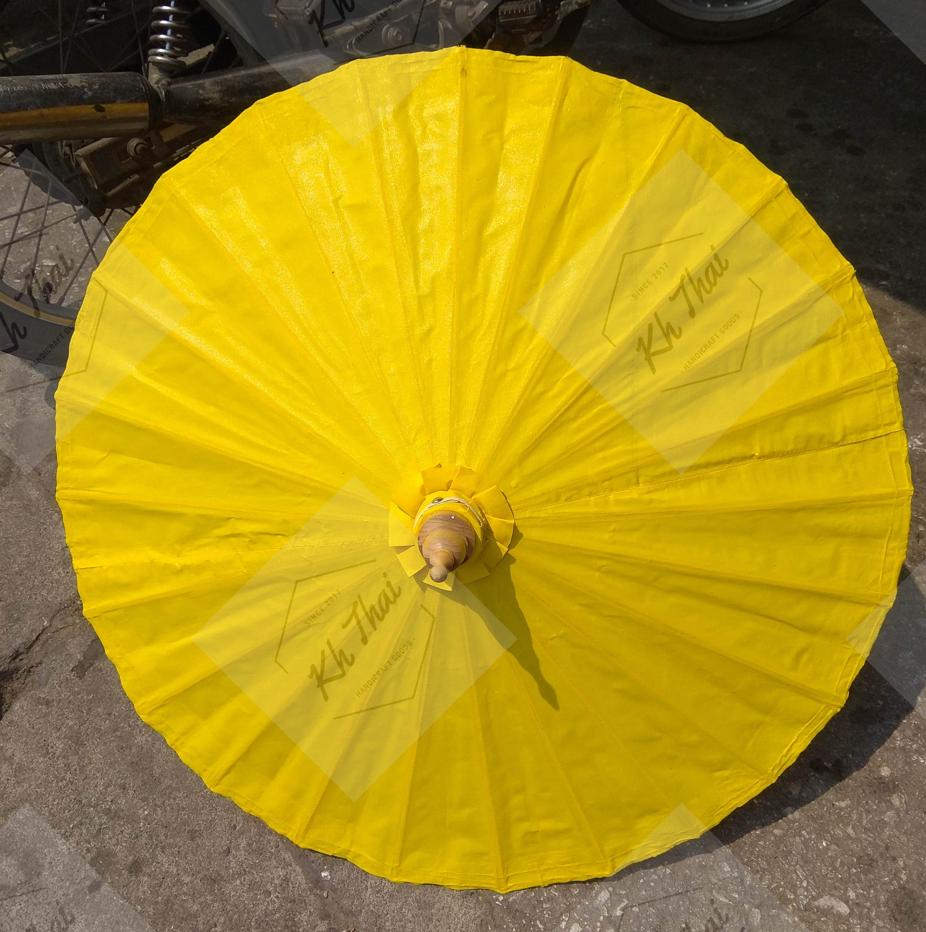 รับผลิตร่มผ้าน้ำมันสีเหลือง กันน้ำได้ มีทุกกขนาด 17นิ้ว