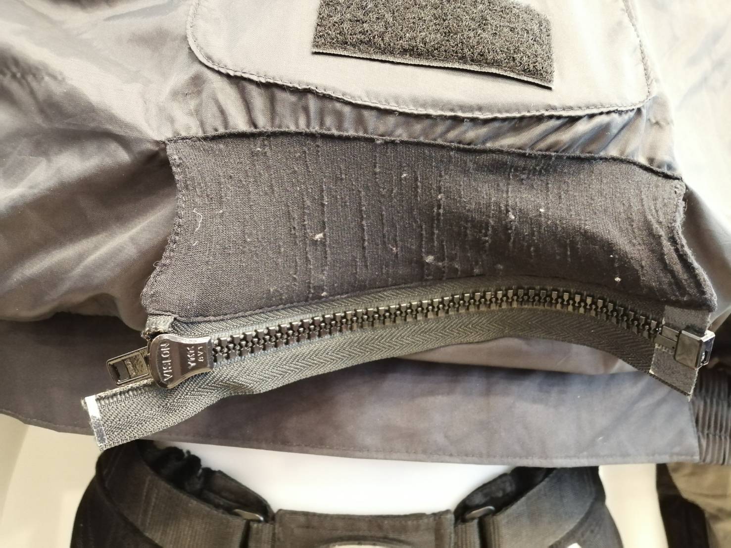 เสื้อขี่มอเตอร์ไซด์( มือสอง) RCS 223 ขนาด : อก 50" ยาว 26" **ยี่ห้อ DAMEN**