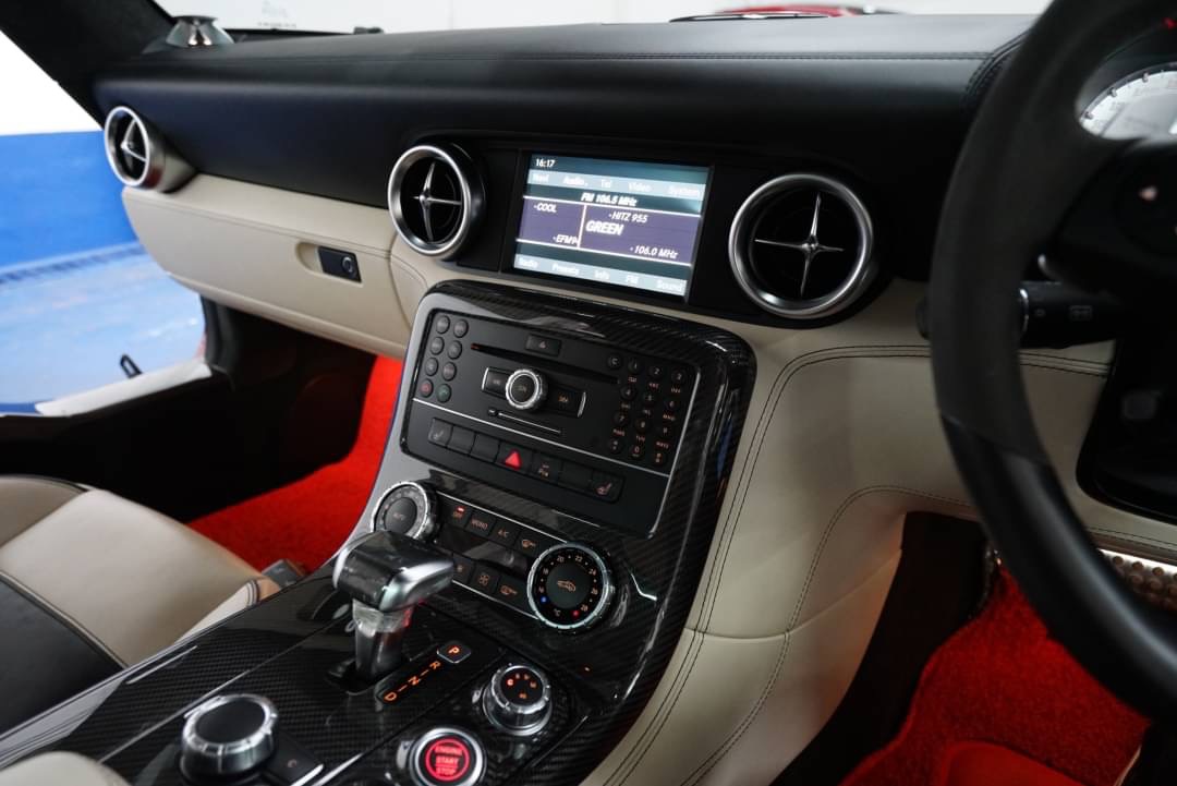 Mercedes Benz SLS AMG Gullwing 6.2 R197 ปี 2011