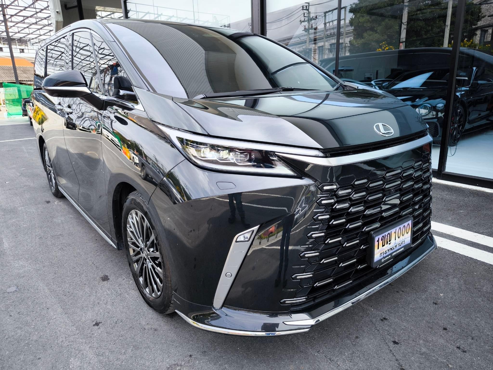 LEXUS LM350h 2.5 Executive 4WD 7 Seats Van ปี 2024