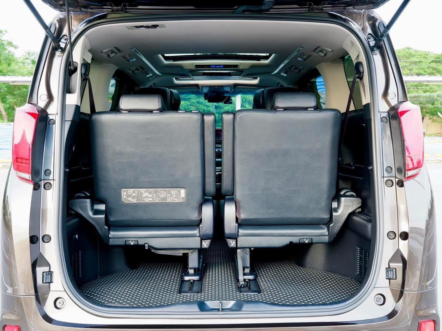Toyota Alphard 2.5 SC Package จดทะเบียนปี 2021