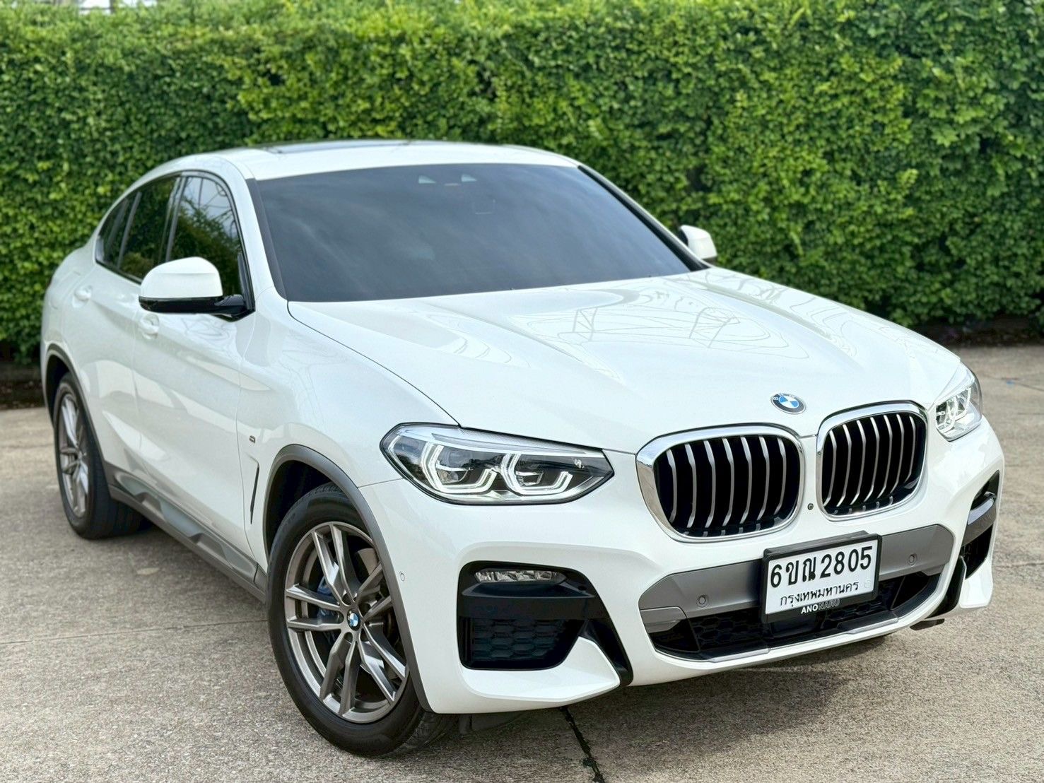 BMW X4 2.0d M sport สีขาว ปี 2022
