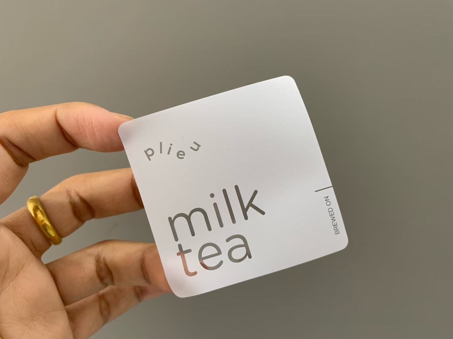 ฉลากสินค้าใสตัวหนังสือขาว สติ๊กเกอร์ใสพิมพ์สีขาว พิมพ์หมึกขาว