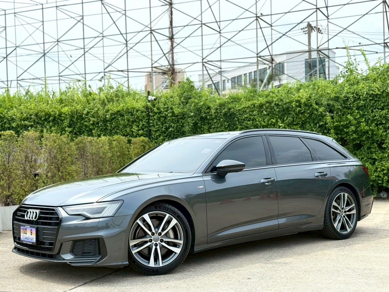 Audi A6 Avant 45 TFSI S-line Black Edition ปี 2020 สีเทา