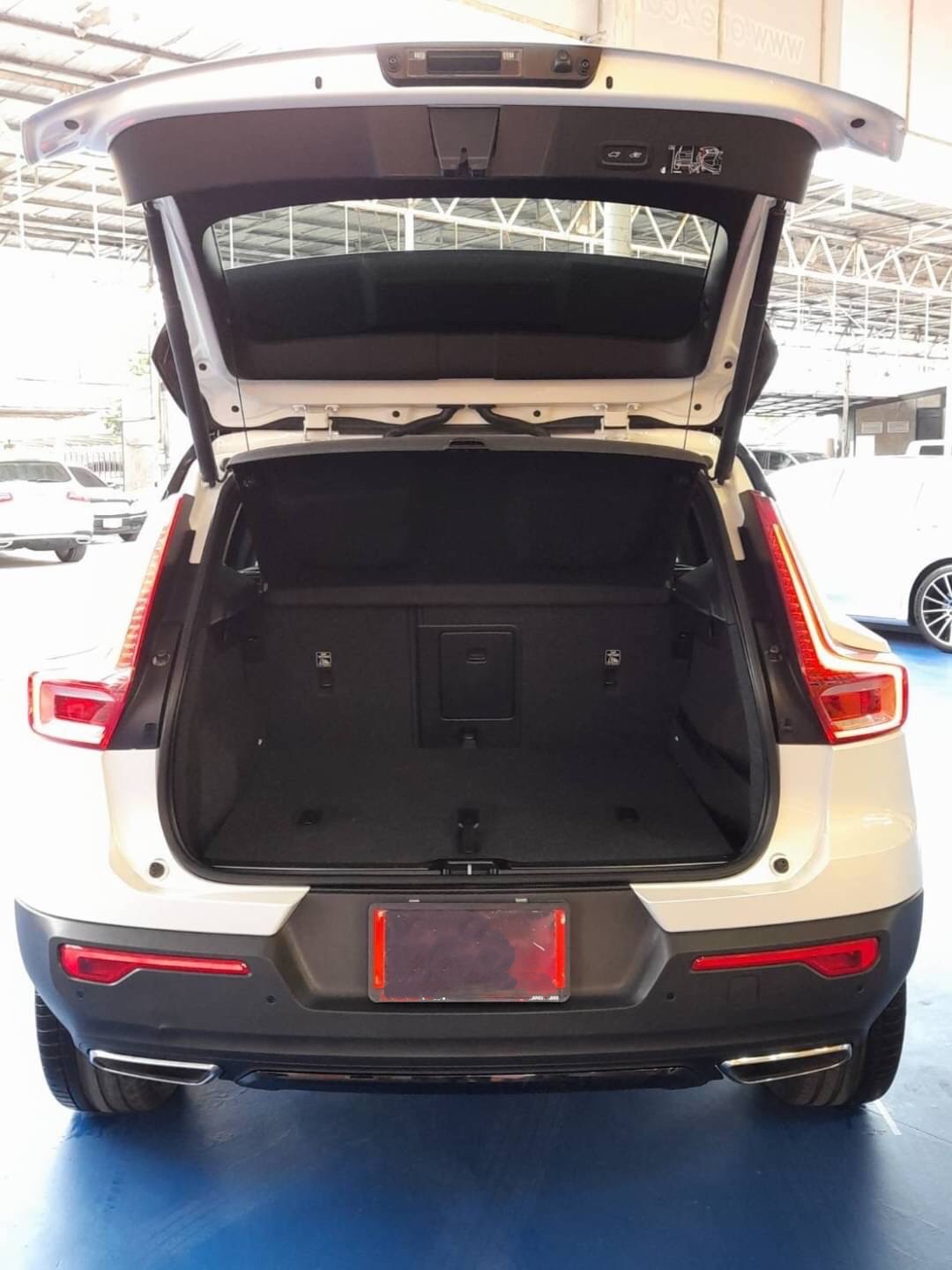 VOLVO XC40 T5 AWD R -Design ปี 2019 สีขาว