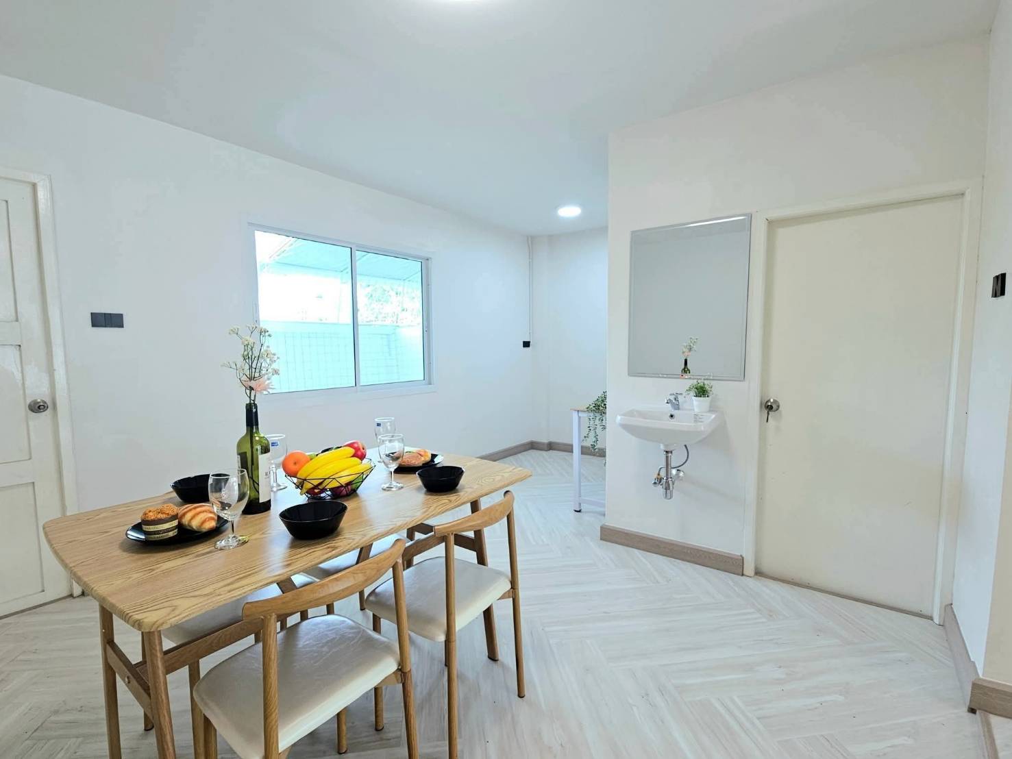 ให้เช่า ทาวน์เฮ้าส์ 3 ชั้นรีโนเวทใหม่ทั้งหลัง อยู่ใกล้ mrtแยกนนทบุรี1 และ mrtบางกระสอ แค่ 1 กม. เท่านั้น!!!