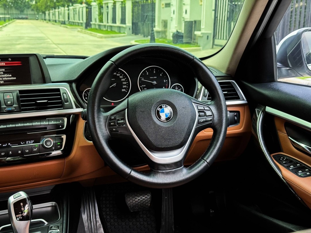 BMW 320d F30 LCI ปี 2016