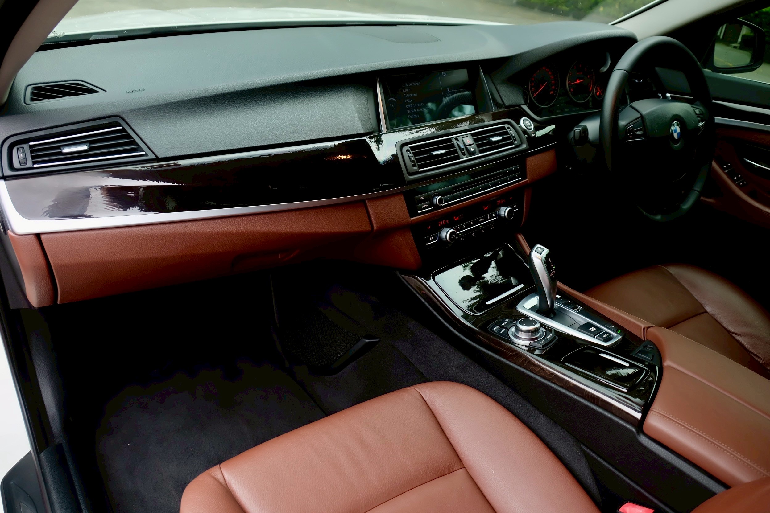 Bmw F10 520i LCI Twin Turbo ปี 2013