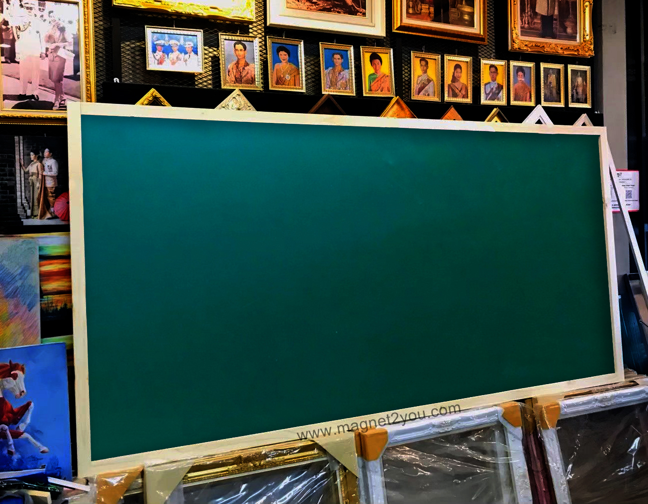 กระดานเขียว 120x240 ติดผนัง (โครง 10 MM) กรอบไม้สนเลือกสีได้