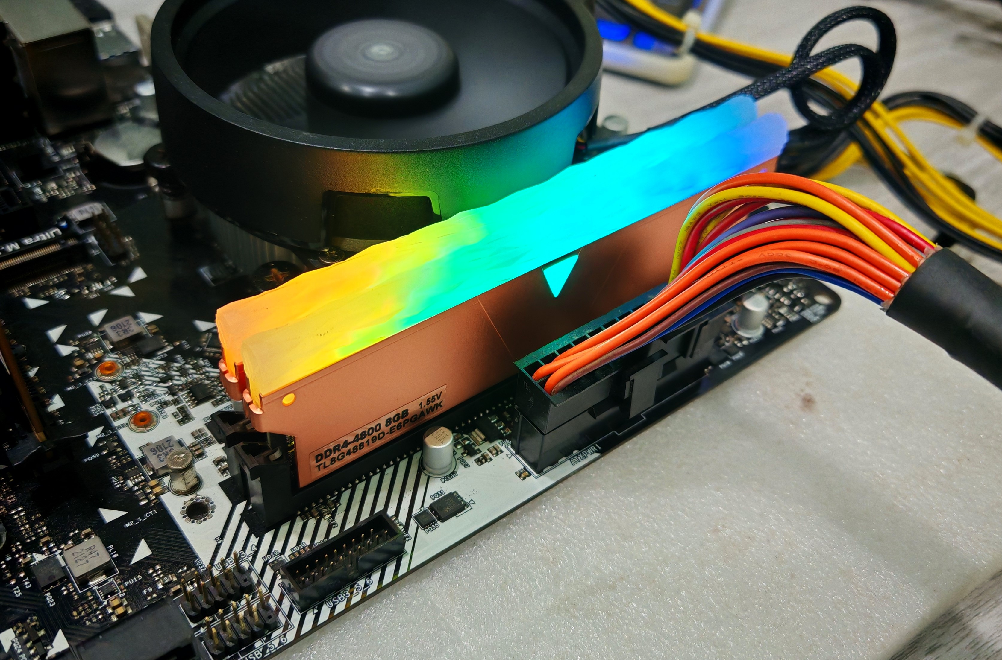 Ram V-Color Prism Pro RGB DDR4 16(8*2)/4800 Golden