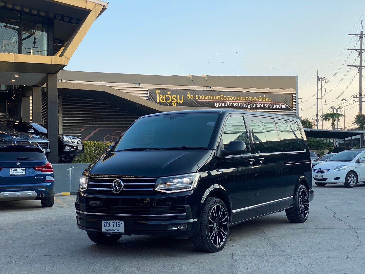 VOLKSWAGEN Caravelle 2.0 TDi ปี 2017 สีเทา