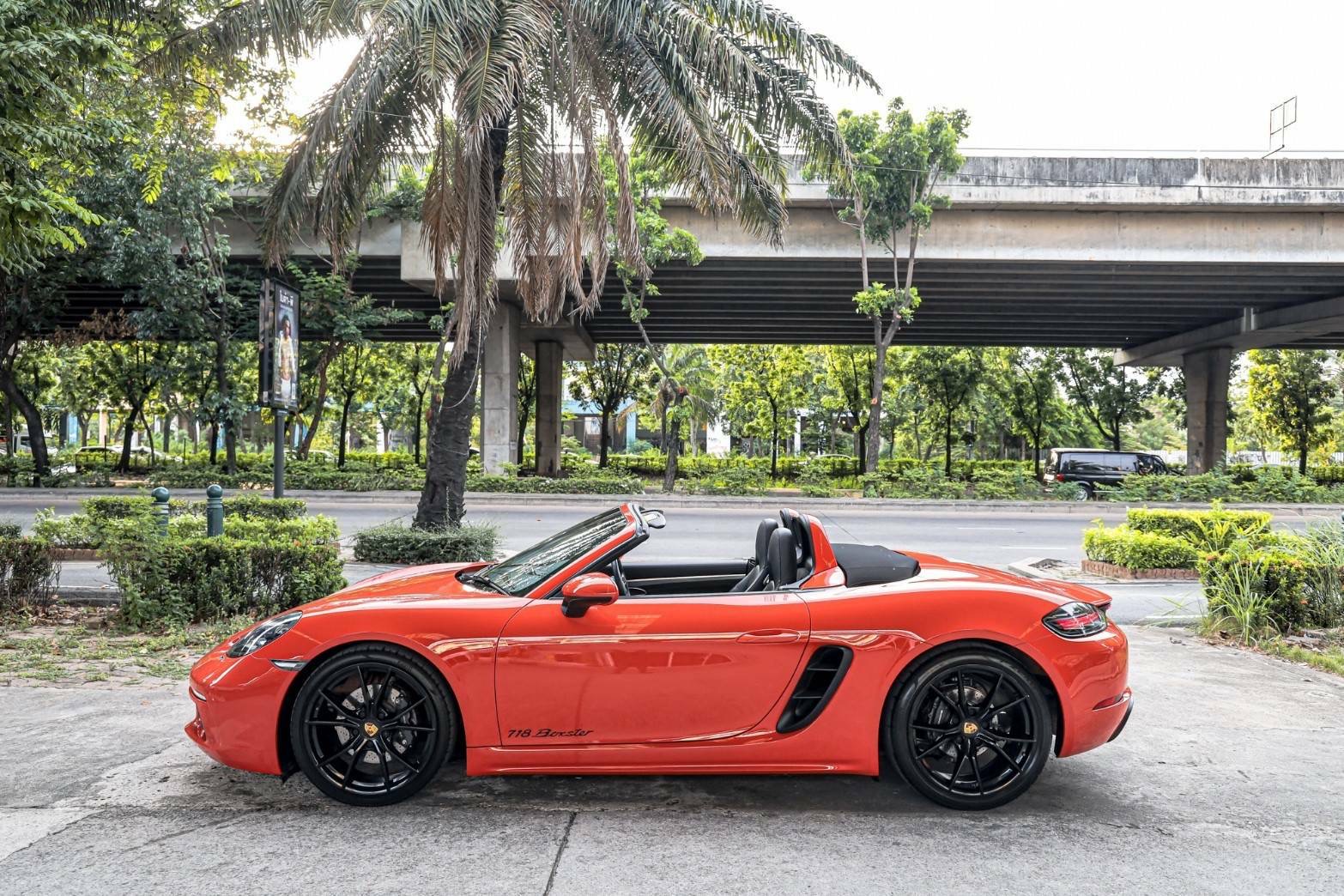 Porsche 718 Boxster สีพิเศษ Lava Orange ปี 2017