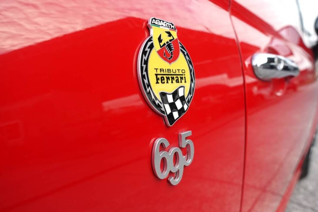 Fiat Abarth 695 Tributo Ferrari ปี 2011