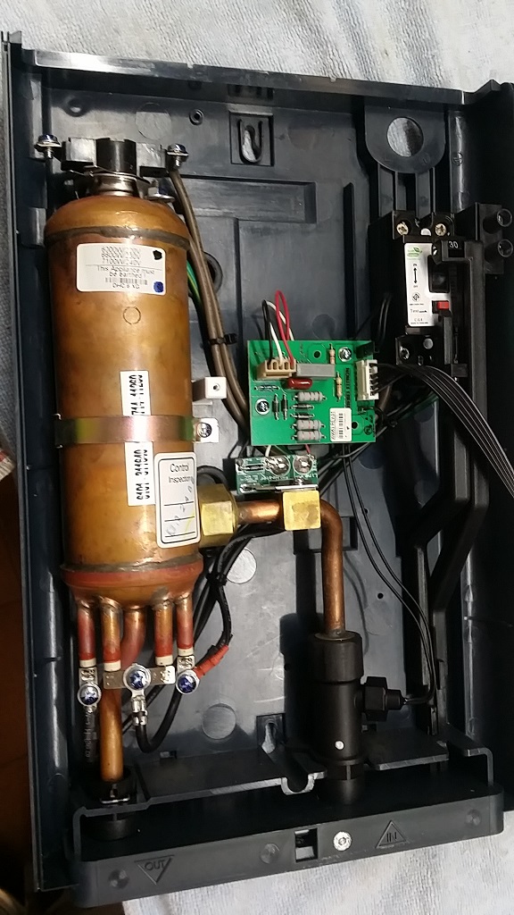 ซ่อมเครื่องทำน้ำร้อน ยี่ห้อ STIEBEL ELTRON รุ่น DHC 8 XG อาการเครื่องไม่ทำงาน