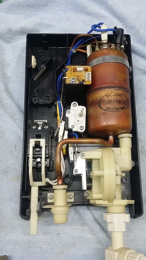 ซ่อมเครื่องทำน้ำร้อน ยี่ห้อ PANASONIC รุ่น DH-6GM1 อาการน้ำร้อนน้อยบางช่วงก็ไม่ร้อนเลย