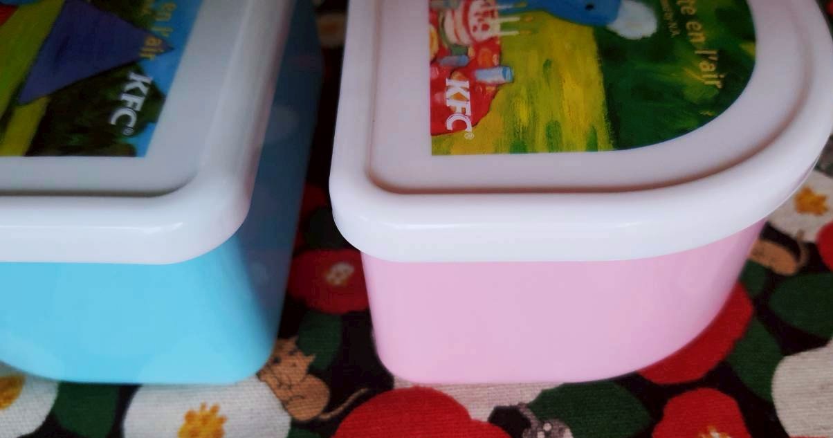 Penélope tête en l'air x kfc เพเนโลเป้ กล่องข้าว กล่องใส่อาหาร / ขนม จากญี่ปุ่น 1 set มี 2 ชิ้นตามภาพพร้อมฝาปิด ขนาด 250 ml