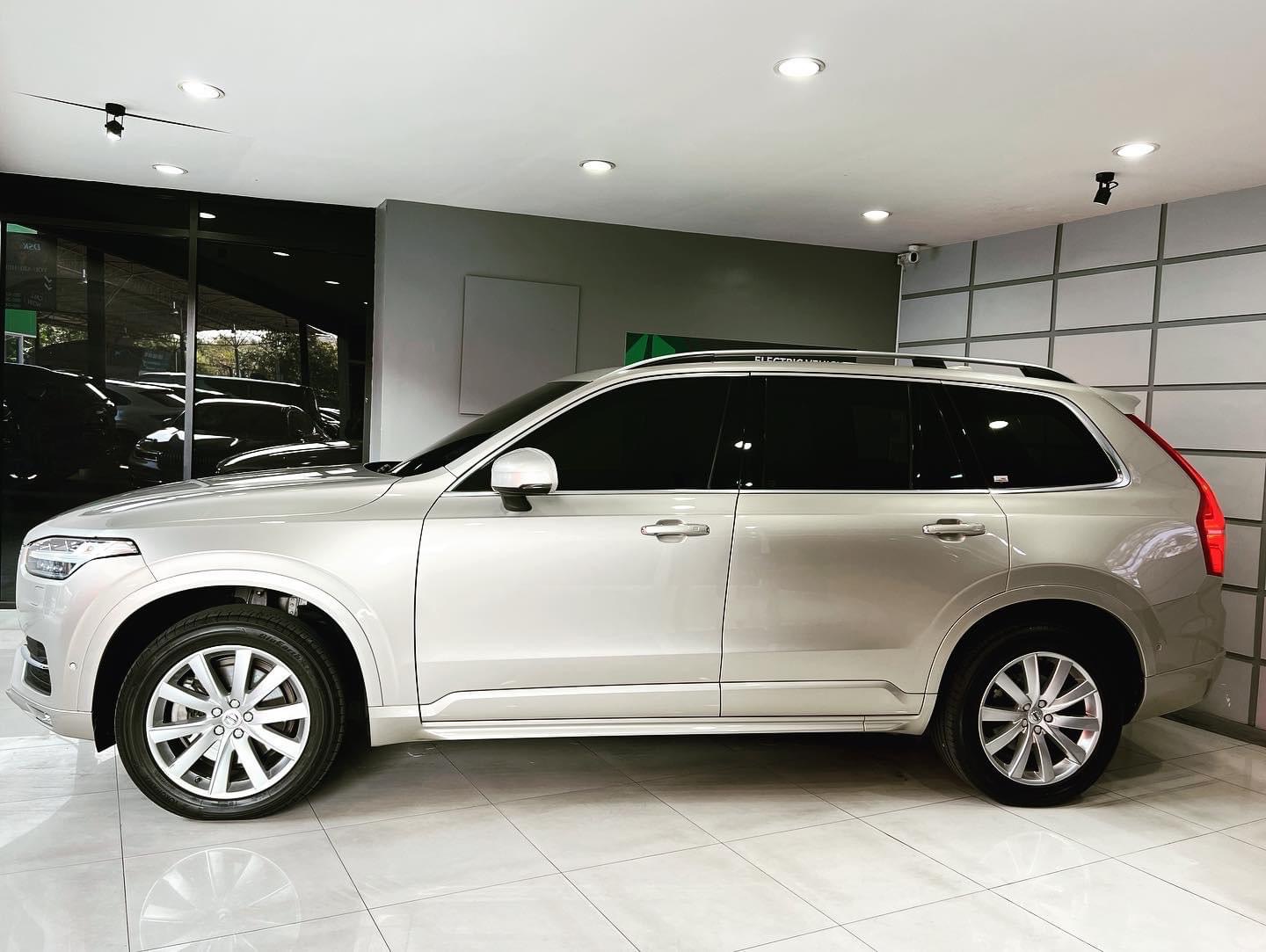 Volvo XC90 D5 Momentum AWD 2.0 เทอร์โบคู่ ปี 2017