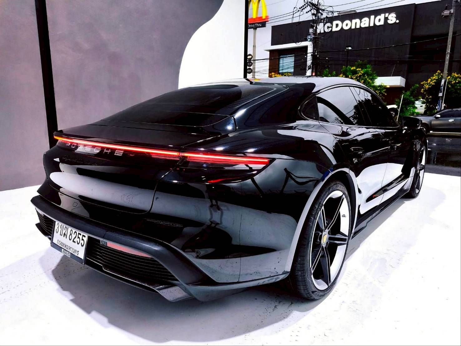 Porsche Taycan Turbo S ปี 2021 (ขายดาวน์)