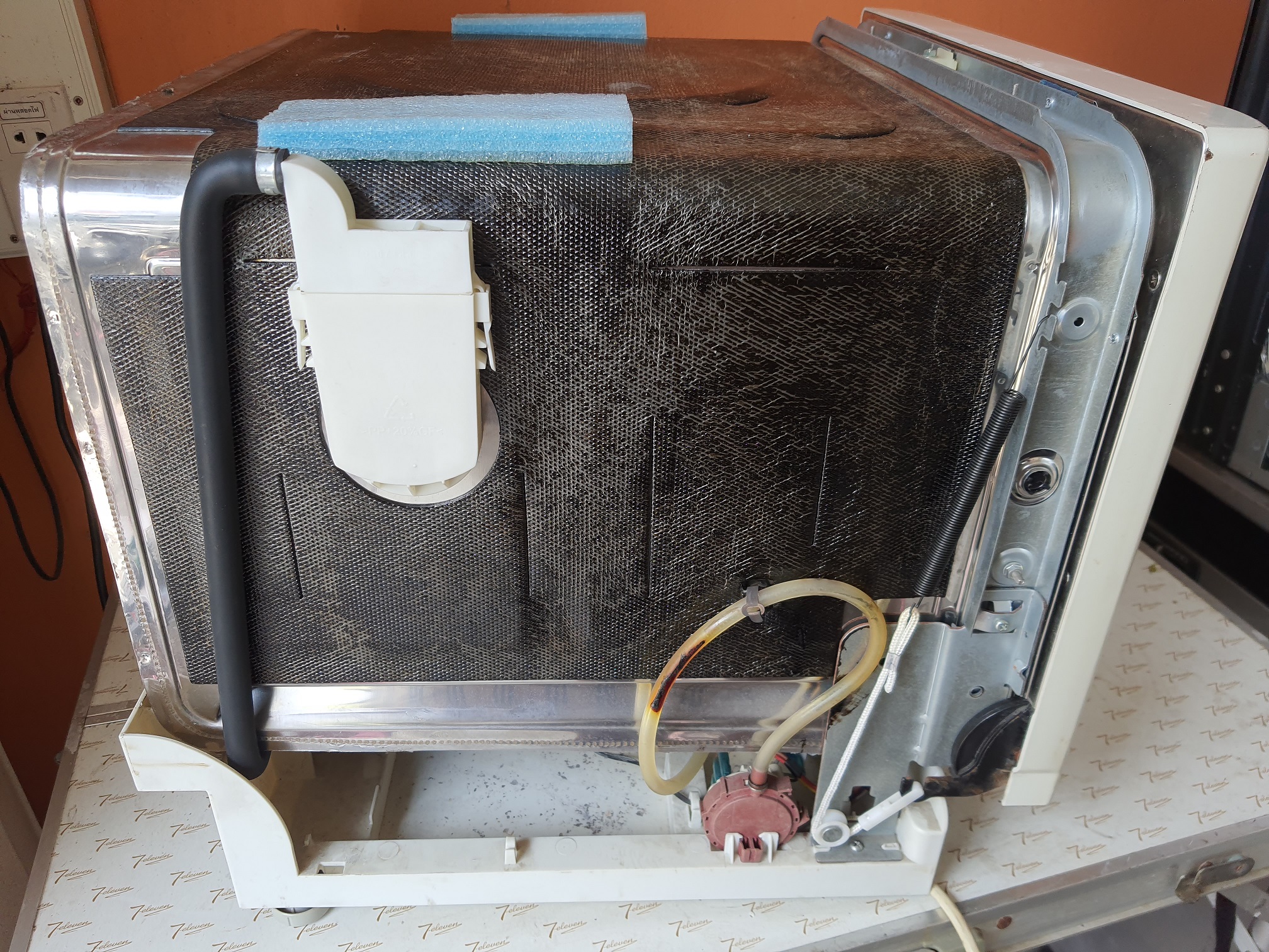 ซ่อมเครื่องล้างจาน ยี่ห้อ ELECTROLUX รุ่น ESF2433W อาการเครื่องไม่ทำงาน