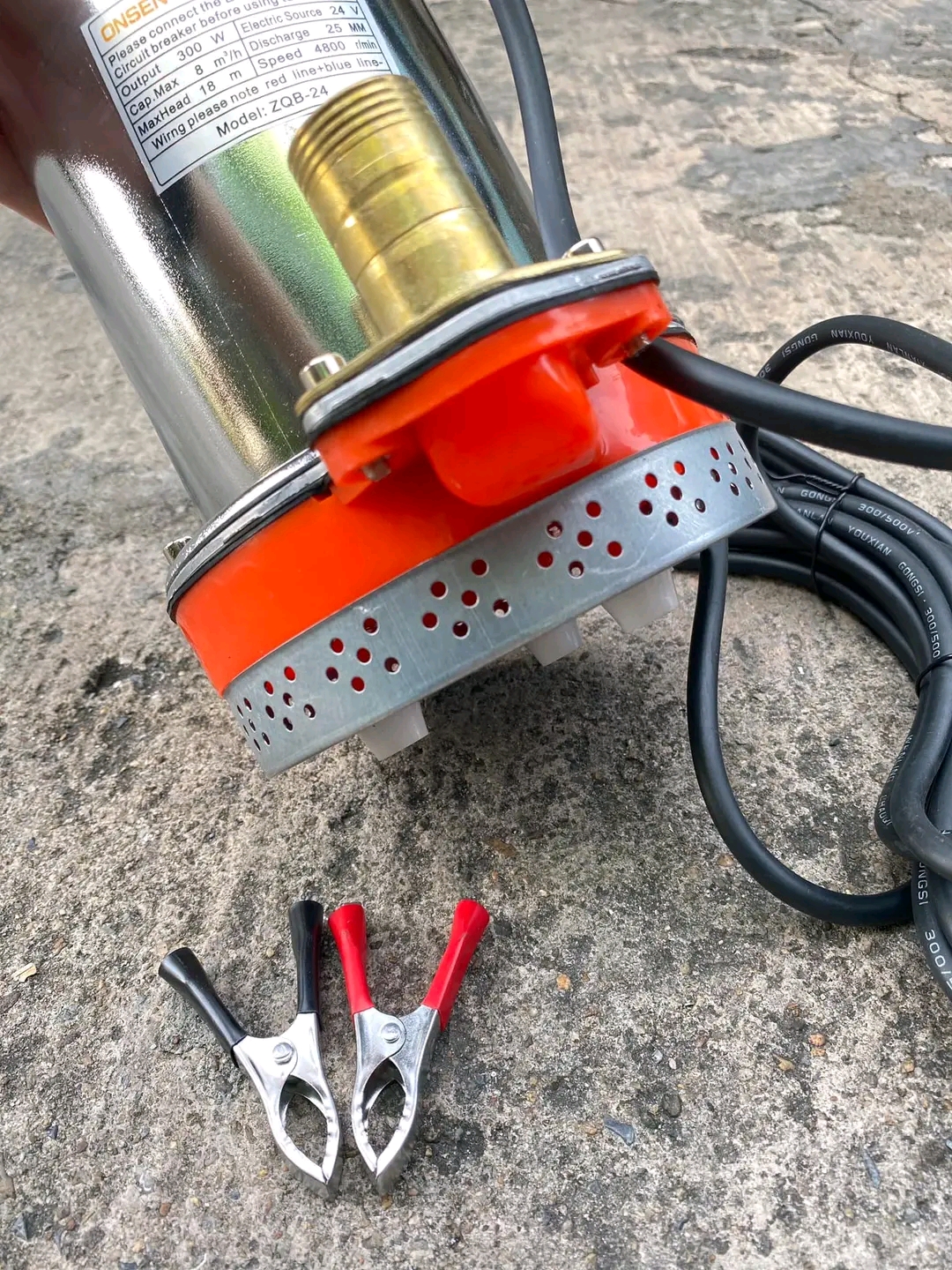 ปั้มไดโว่ ยี่ห้อ Onsen ท่อเดียว 1 นิ้ว มีรุ่น 12V และ 24V แถมตัวคีบแบต 1คู่