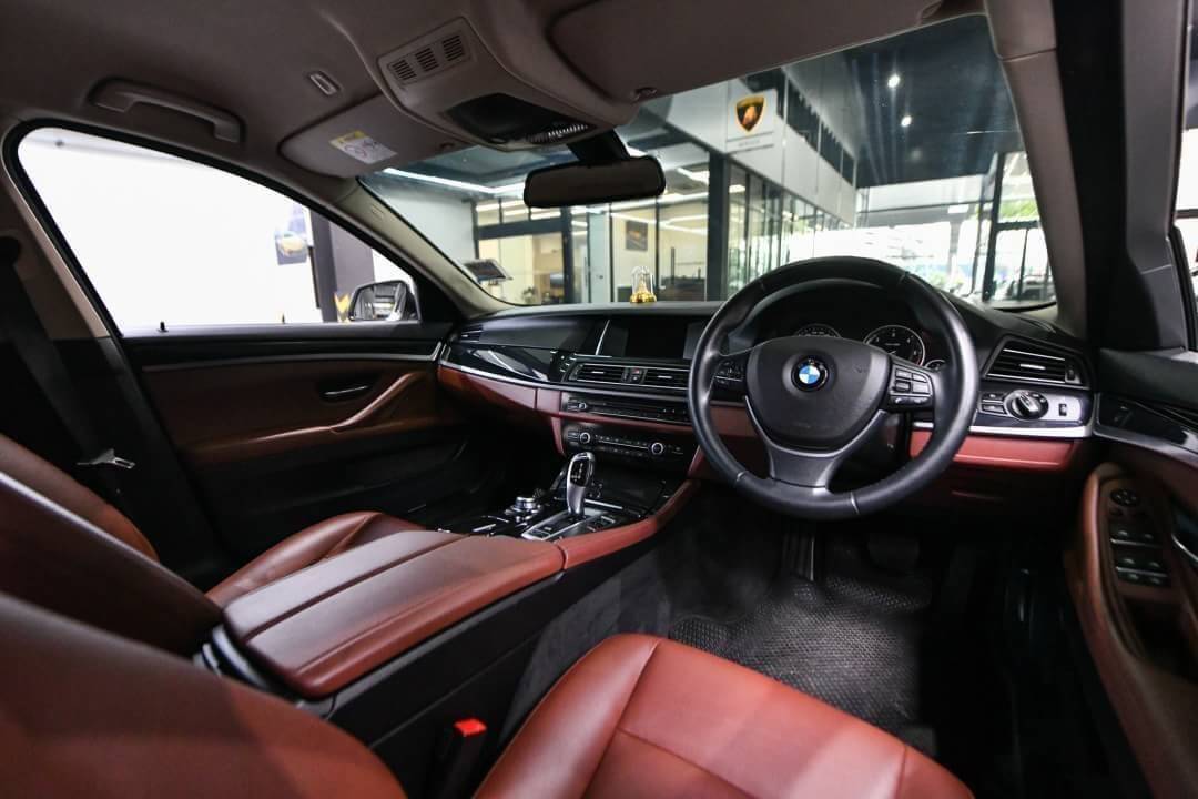 BMW 520d M sport รุ่น Minor change (Lci) ปี 2015