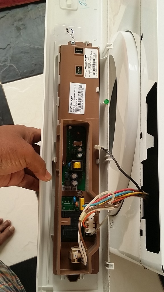 ซ่อมเครื่องอบผ้า ยี่ห้อ Electrolux รุ่น EDV6552 อาการเปิดติดๆดับๆ