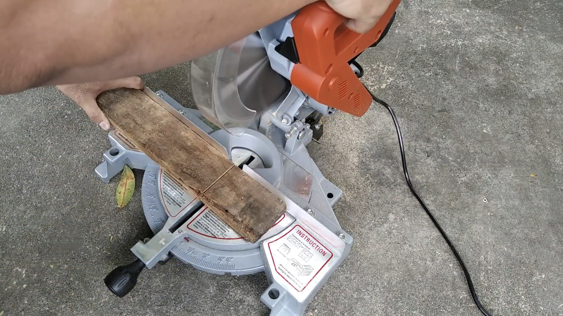 แท่นตัดองศา BERALA รุ่น BL-9255 ขนาด 10 นิ้ว