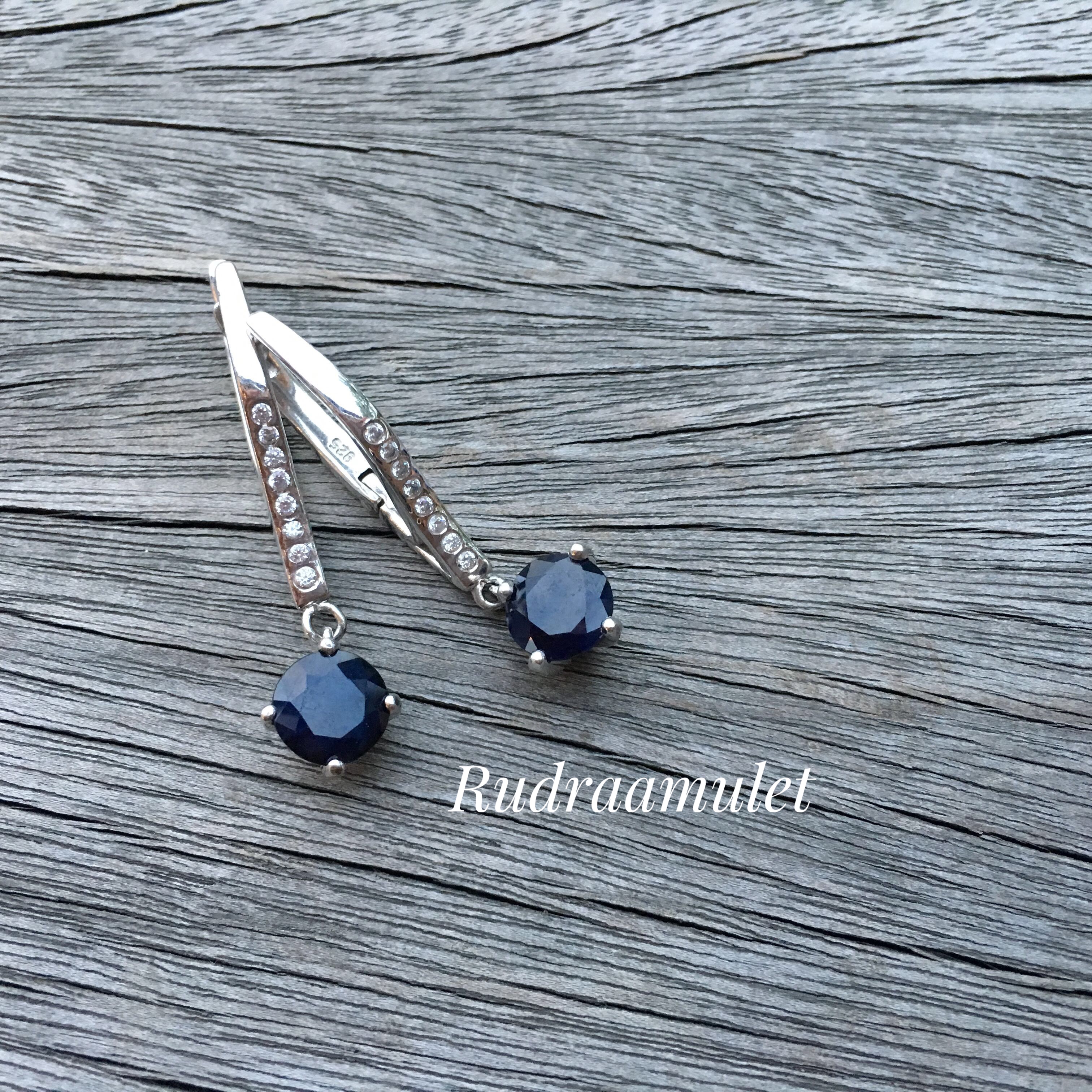 ต่างหูไพลินสีน้ำเงิน (Sapphire)