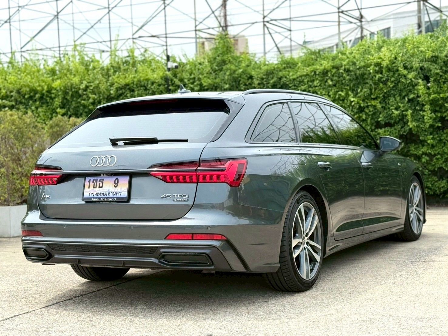 Audi A6 Avant 45 TFSI S-line Black Edition ปี 2020 สีเทา