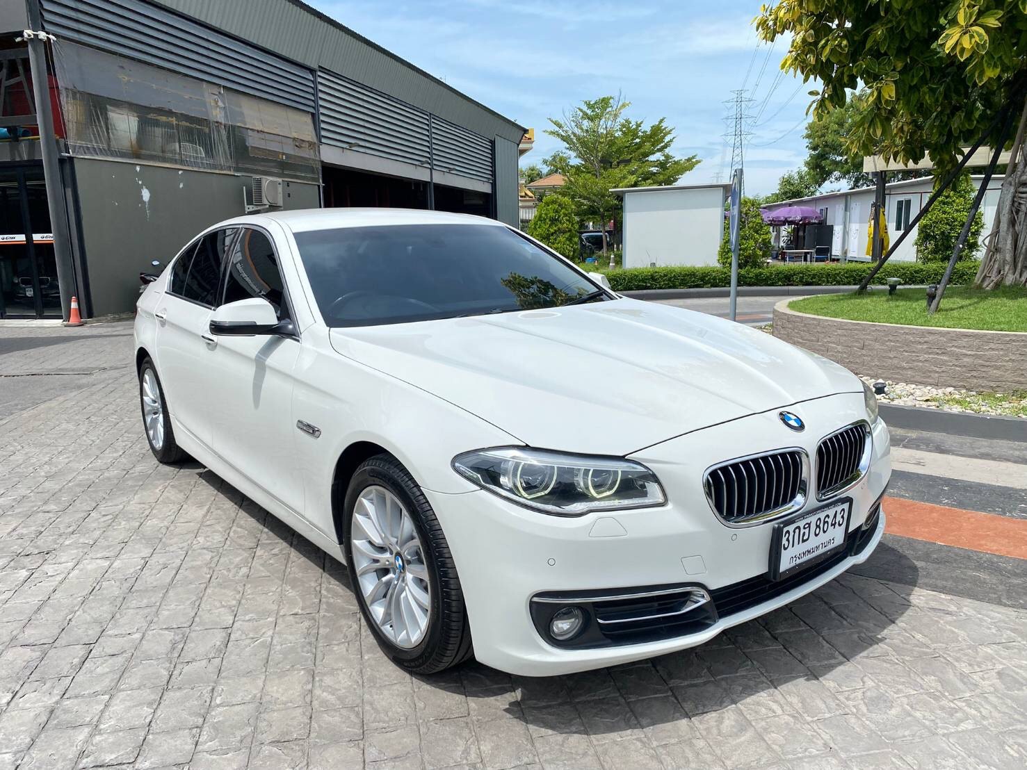 BMW 528i f10 2.0 Luxury สีขาว ปี 2015