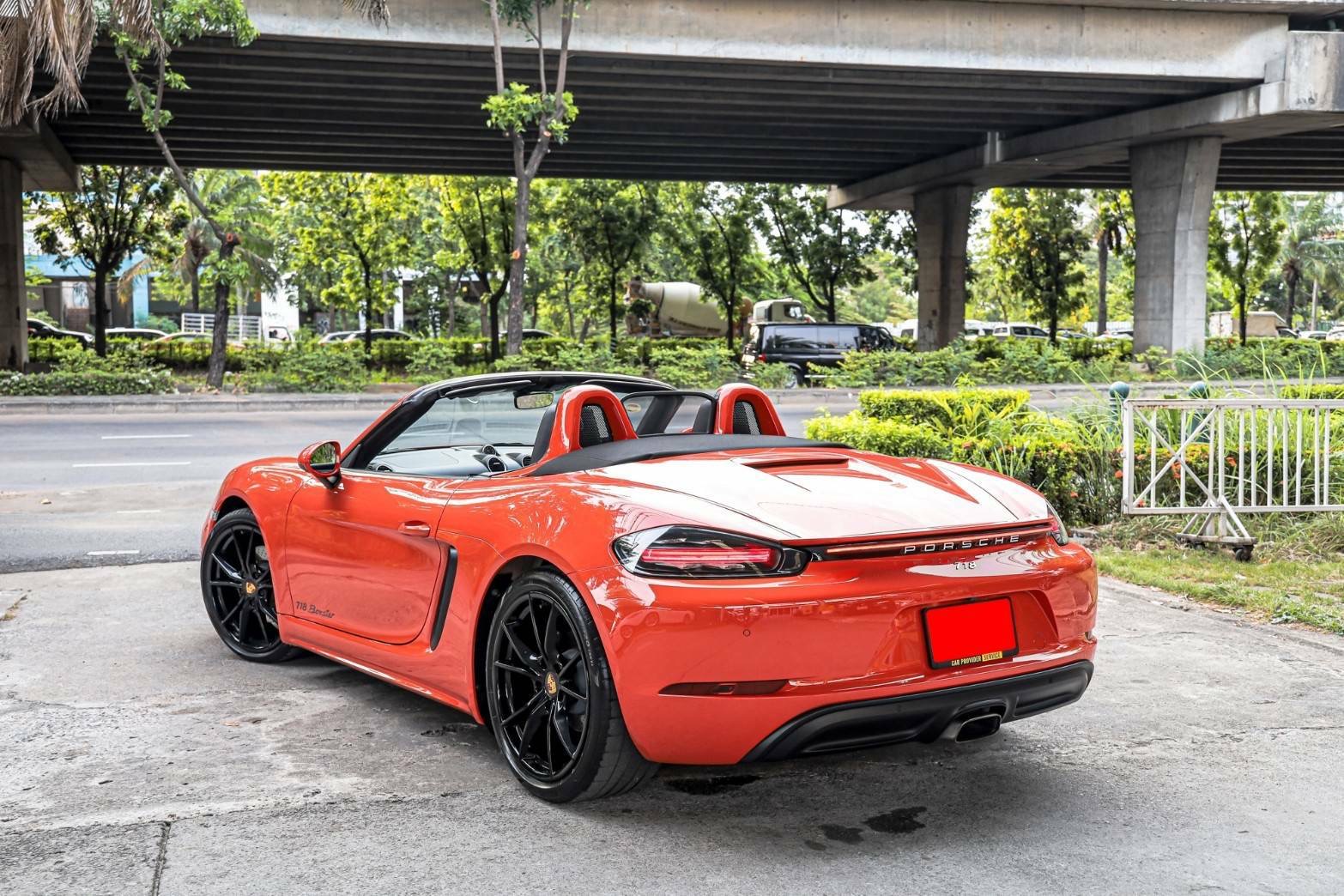 Porsche 718 Boxster สีพิเศษ Lava Orange ปี 2017