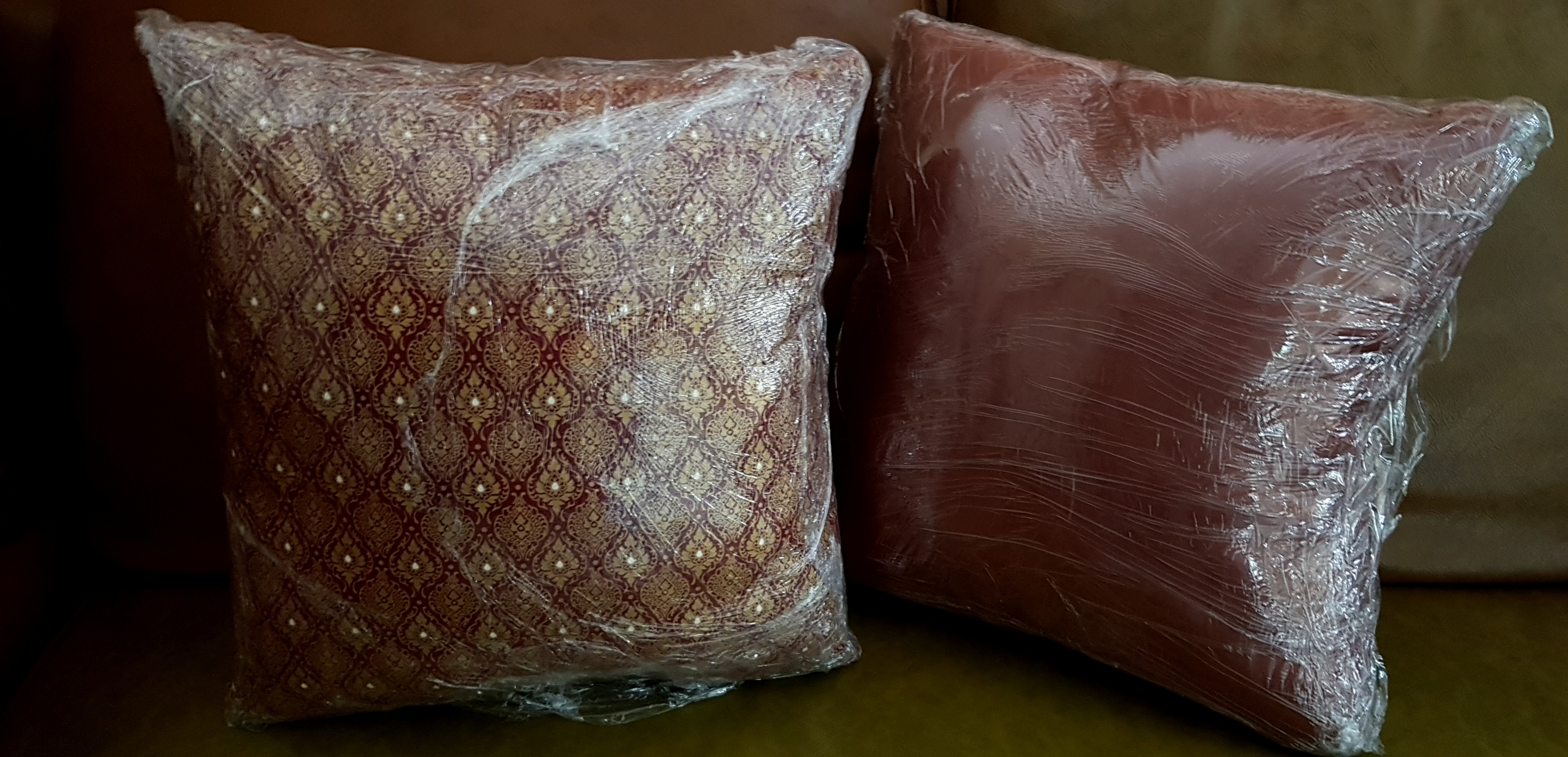 หมอนอิง ผ้าฝ้ายพิมพ์ทองลายไทย