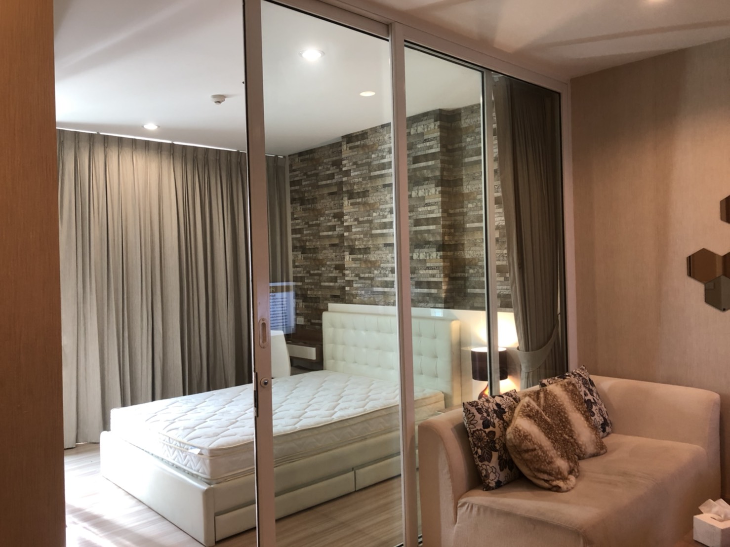ให้เข่า The Hotel คอนโดหรู มีเครื่องซักผ้า
