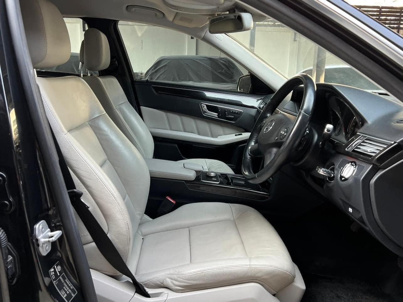 Mercedes Benz E300 ปี2011