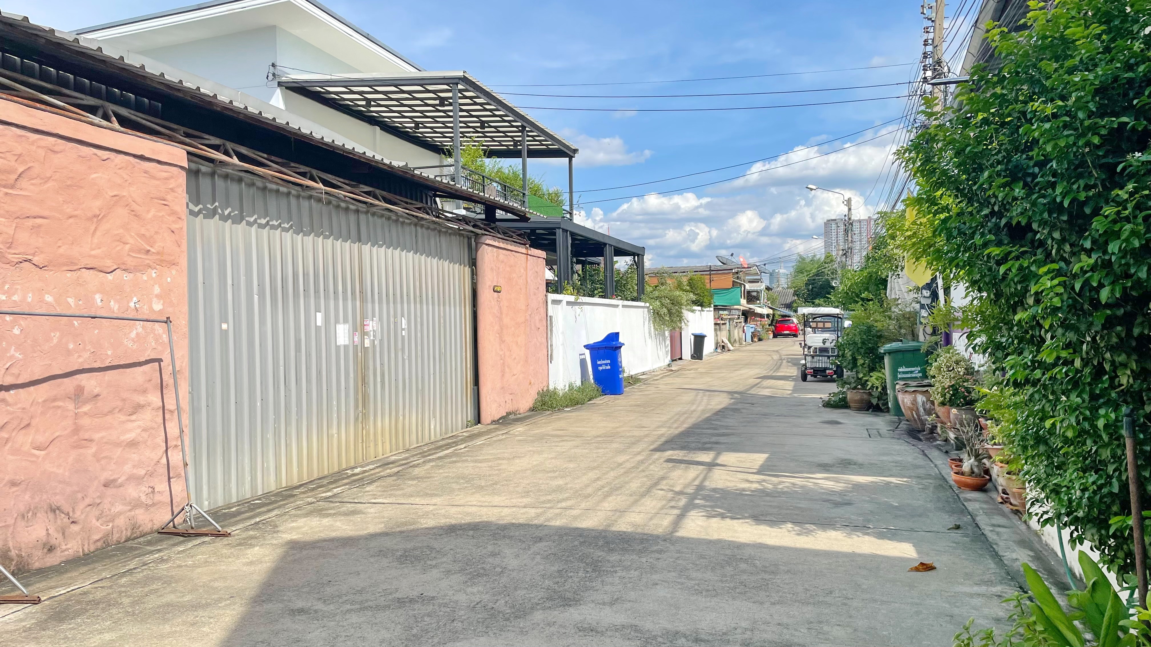 ให้เช่า โกดัง/ โรงงาน เหมาะ ทำอู่รถ Stock สินค้า หรืองานผลิต ( มีใบอนุญาต ) ใกล้ ท่าน้ำปากเกร็ด