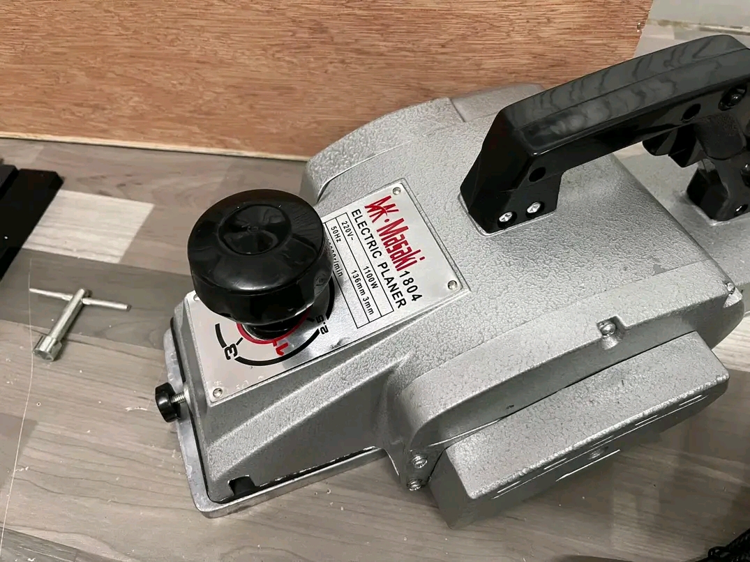 กบไฟฟ้า 5 นิ้ว ยี่ห้อ Masaki มาพร้อมกล่องไม้ พร้อมใช้งาน