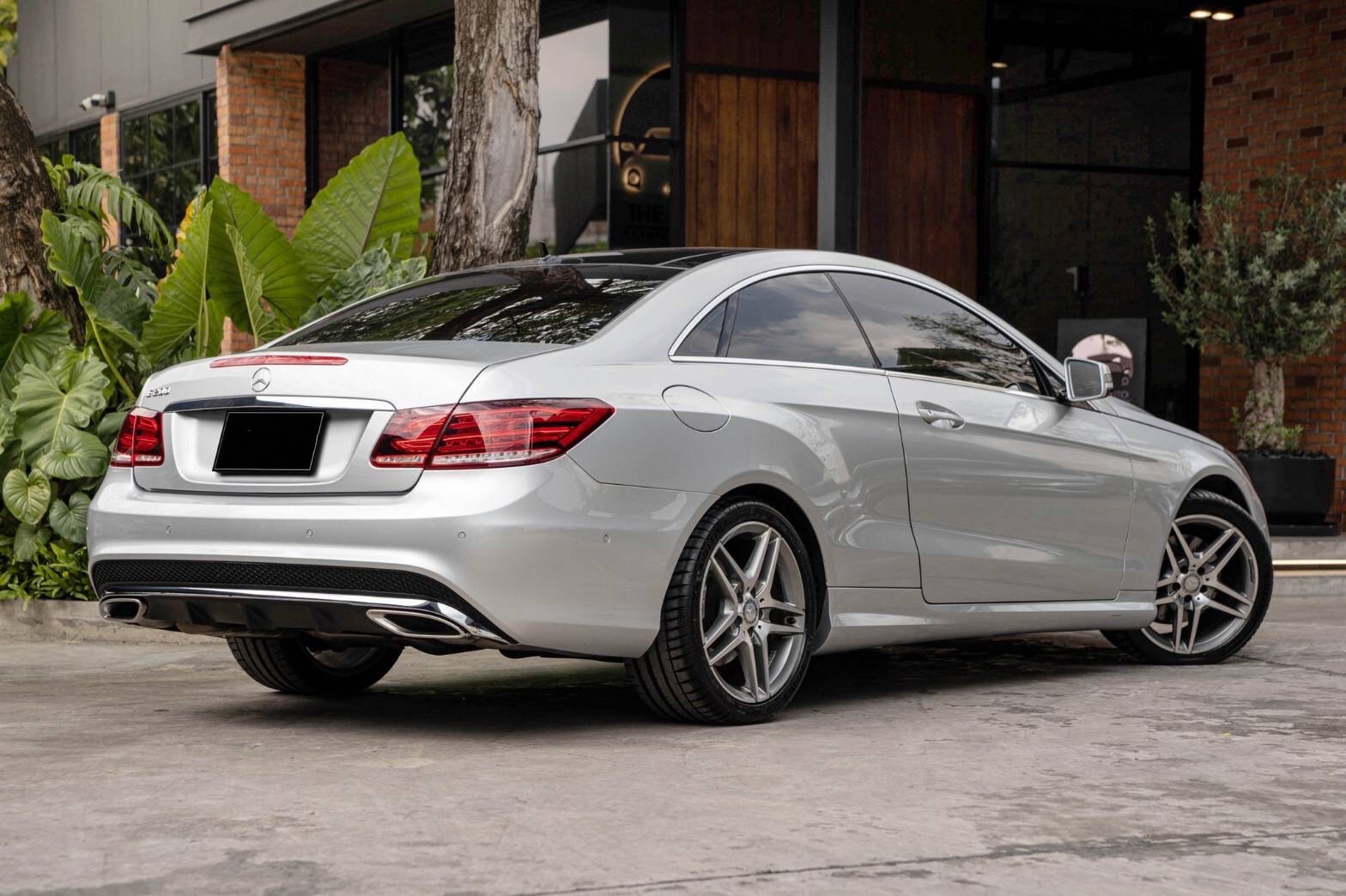 Mercedes Benz E200 Coupe AMG สีบรอนซ์ W207 facelift ปี 2015