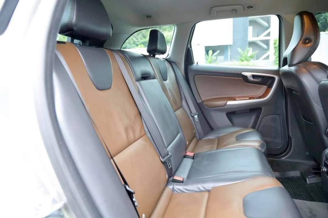 Volvo XC60 D4 Sport Crossover ปี 2014