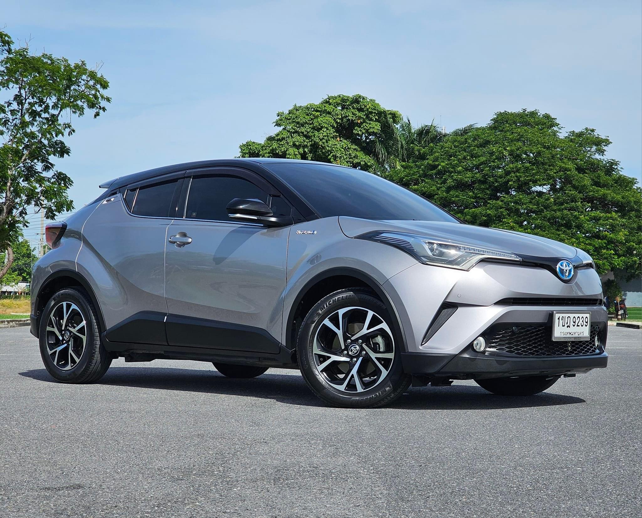 Toyota C-HR 1.8 Hybrid MID ปี 2020