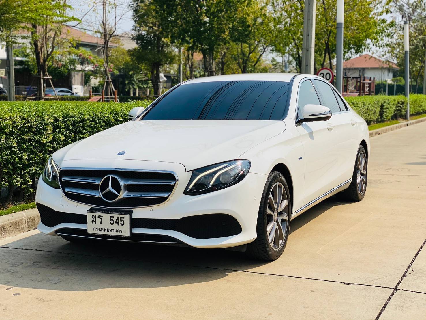 Mercedes-Benz E350e ปี 2017