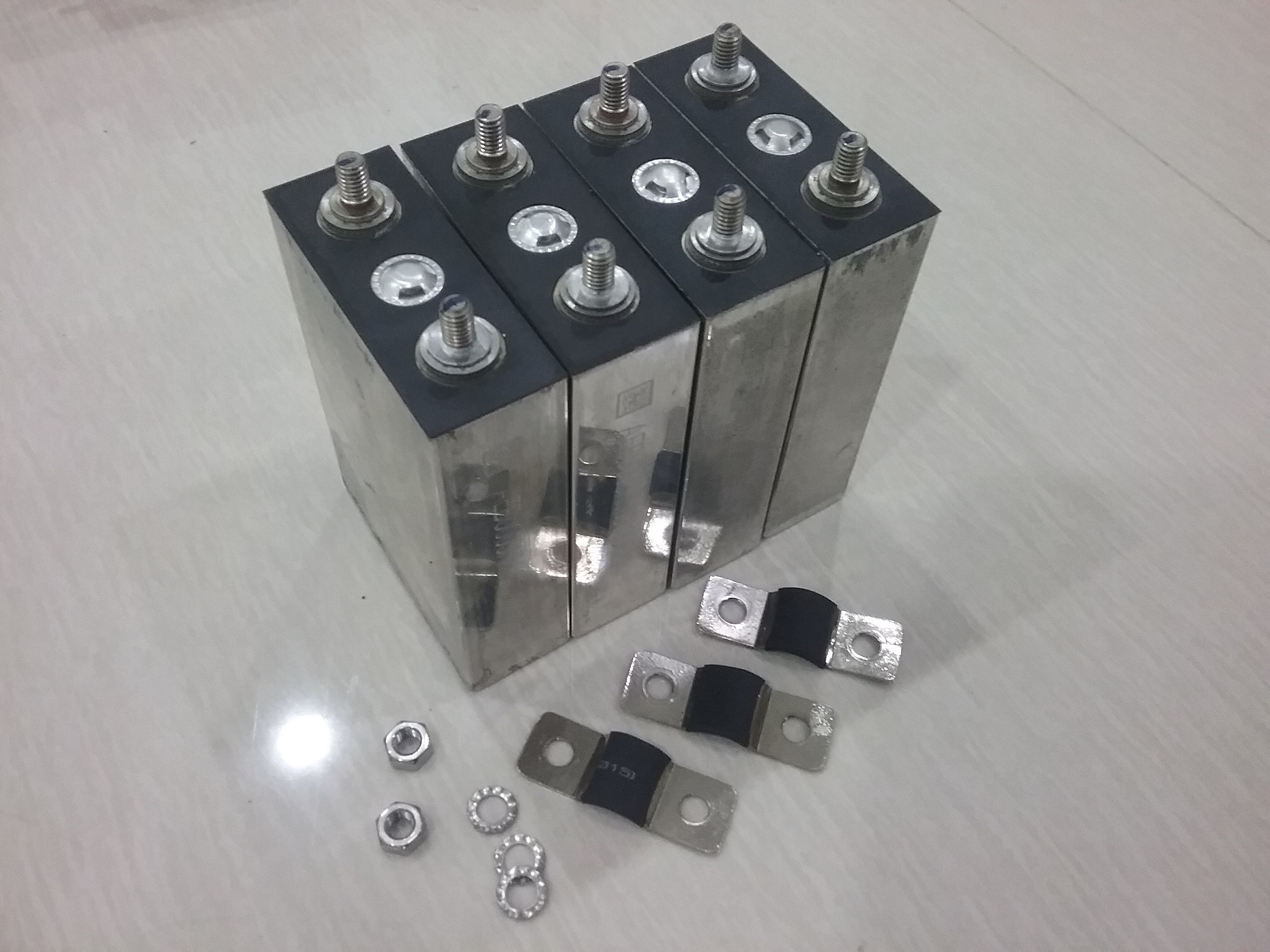 แบตเตอรี่ลิเธียมฟอสเฟส จ่ายกระแสสูง 3.2v 7.5Ah จ่ายพีคได้ 180a - 200a