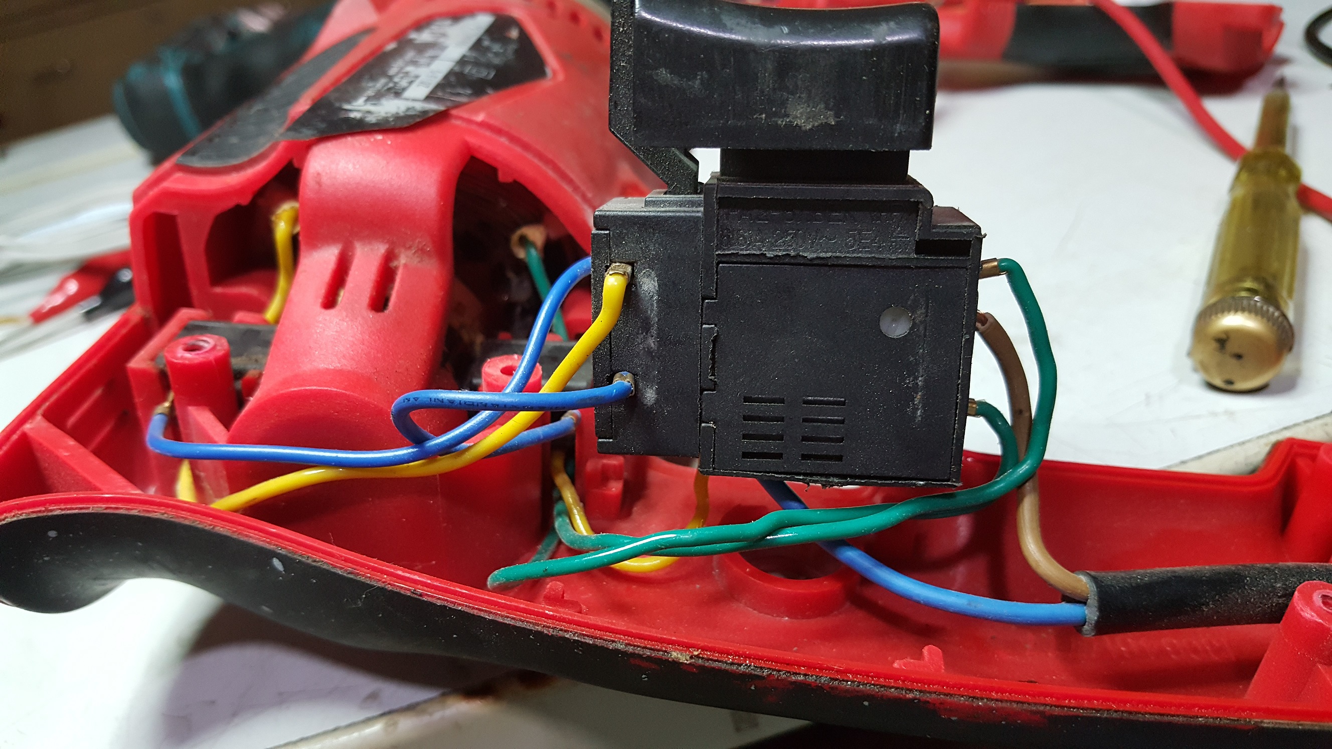 ซ่อมสว่านไฟฟ้า ยี่ห้อ MAKTEC รุ่น MT814 อาการไฟไม่เข้า