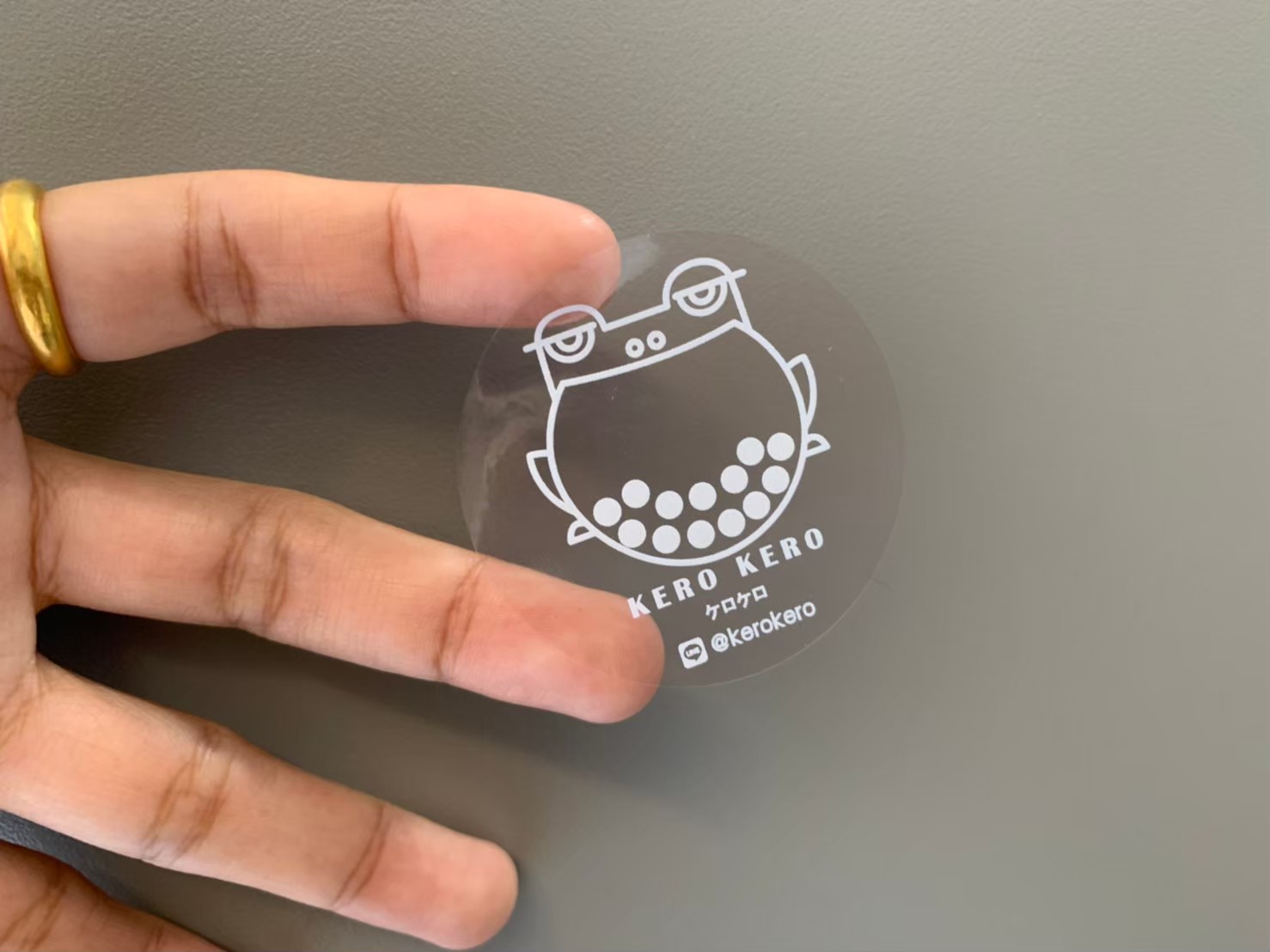 ฉลากสินค้าใสตัวหนังสือขาว สติ๊กเกอร์ใสพิมพ์สีขาว พิมพ์หมึกขาว